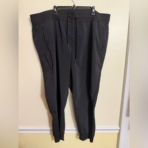 STYLUS Women's Black Jogger Pants